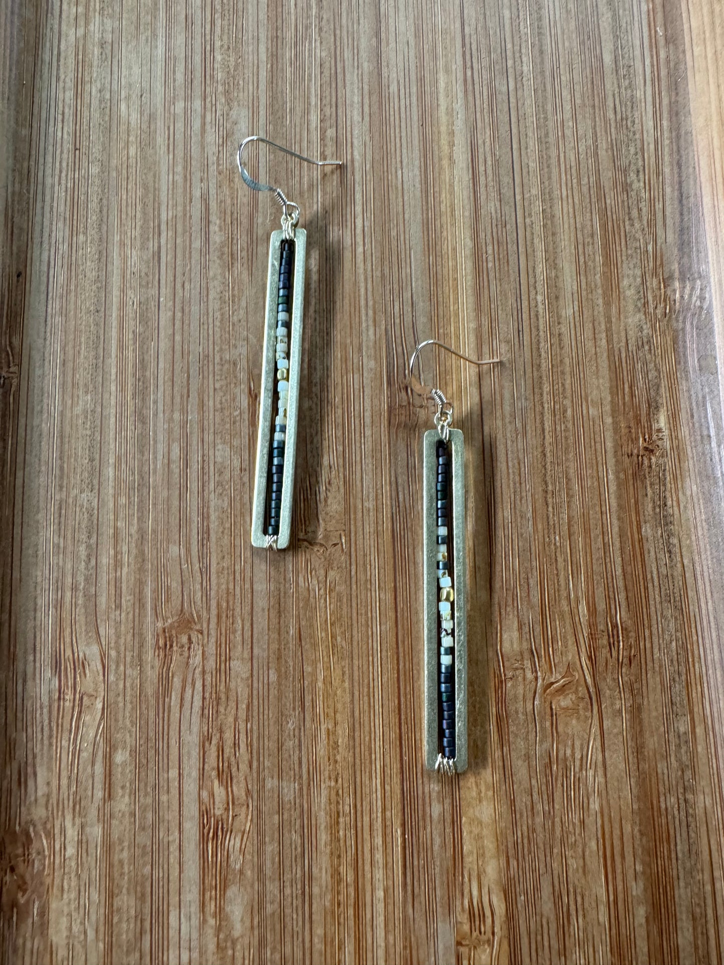 Minimalist Collection : Gold Bar in Black Sands
