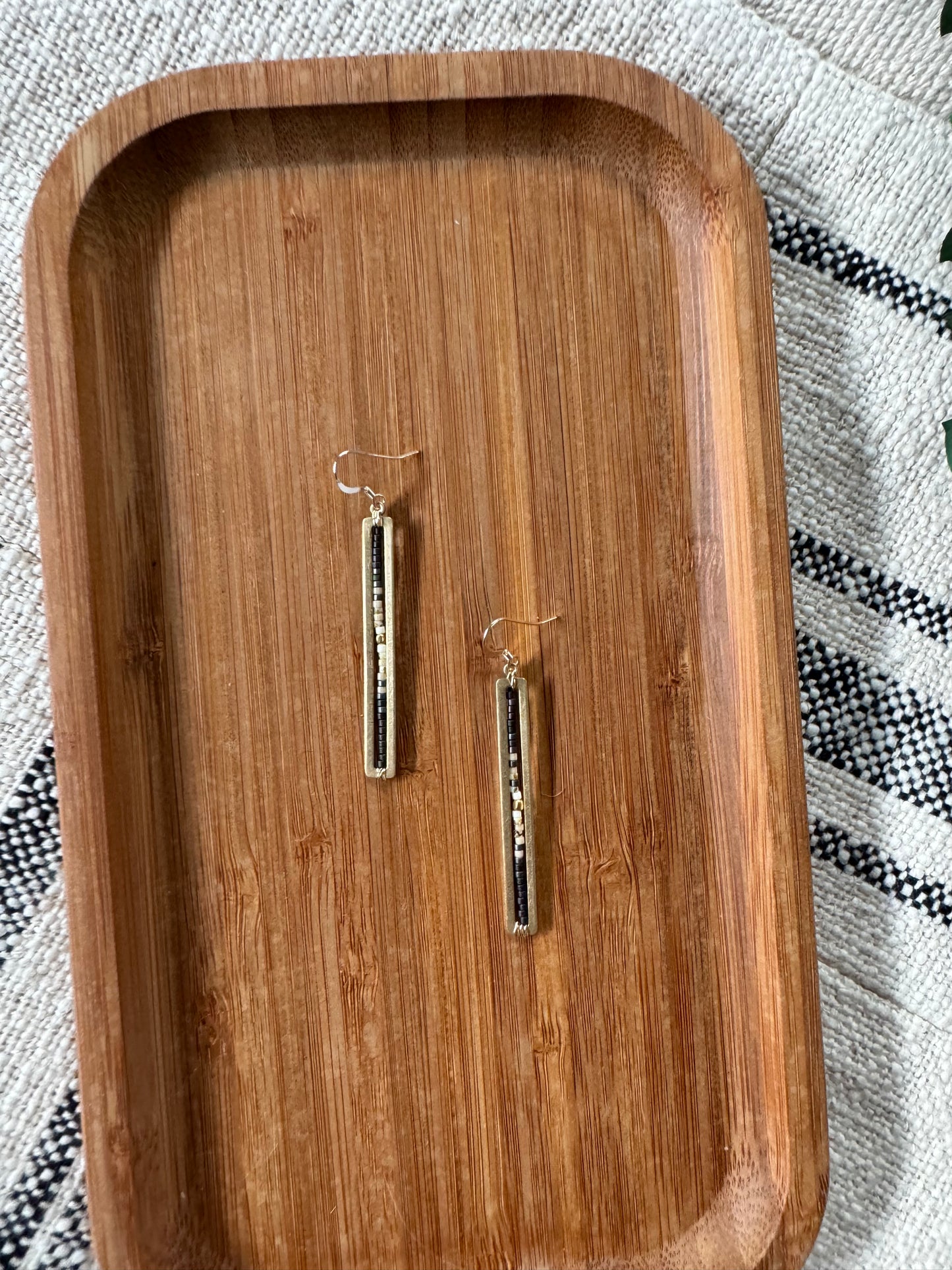 Minimalist Collection : Gold Bar in Black Sands