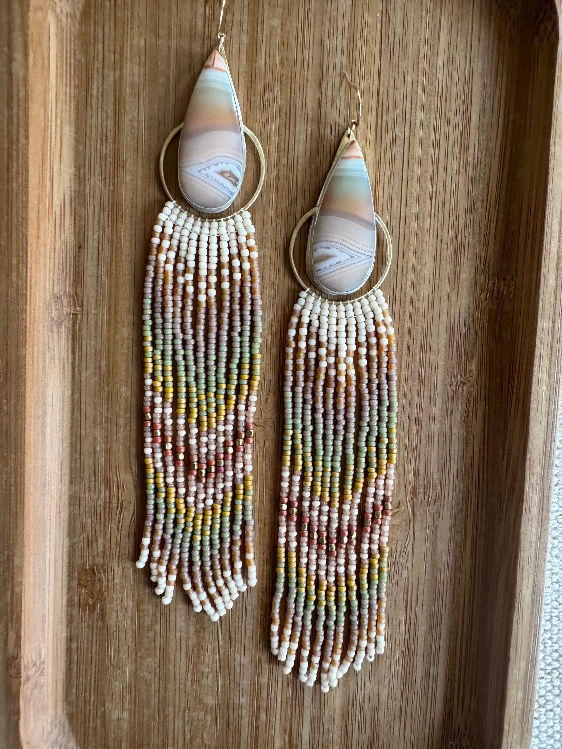 Agate Motif Desert Dawn Earrings – MIKO Japanese Beads