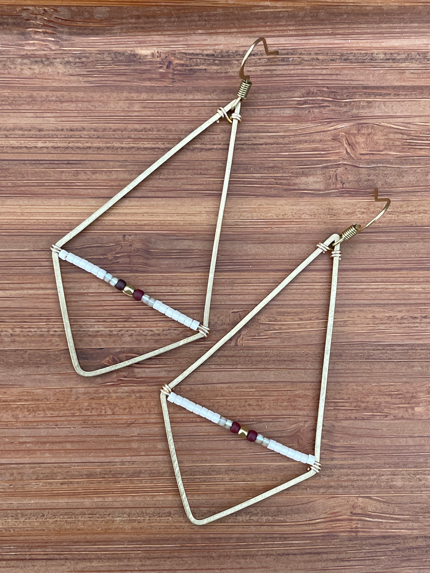 Minimalist Diamonds in White & Maroon